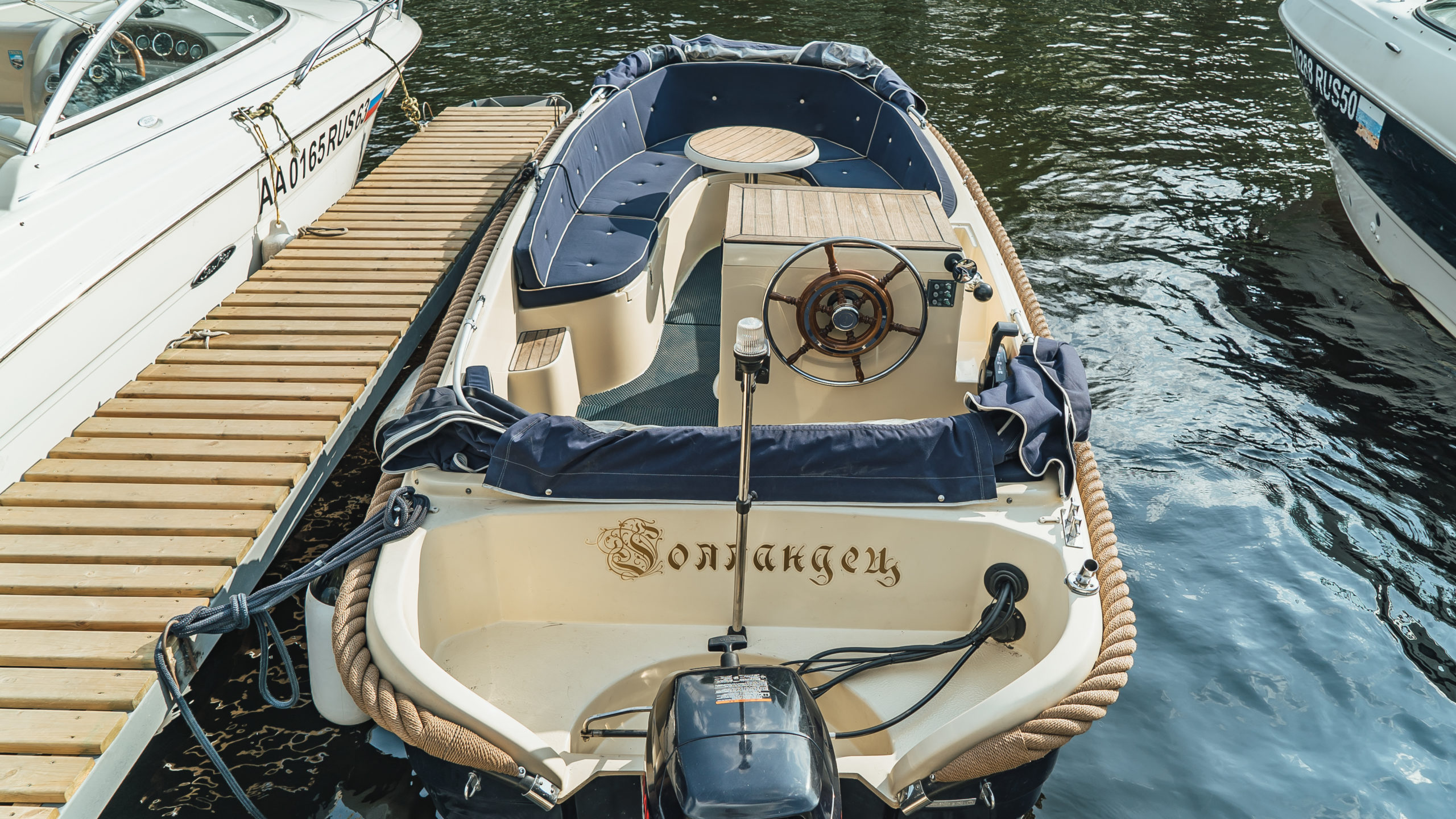 Rent boat spb. Катер голландец. Sunseeker Predator 50. Экскурсии на катере Байкал. Spb Boat show.