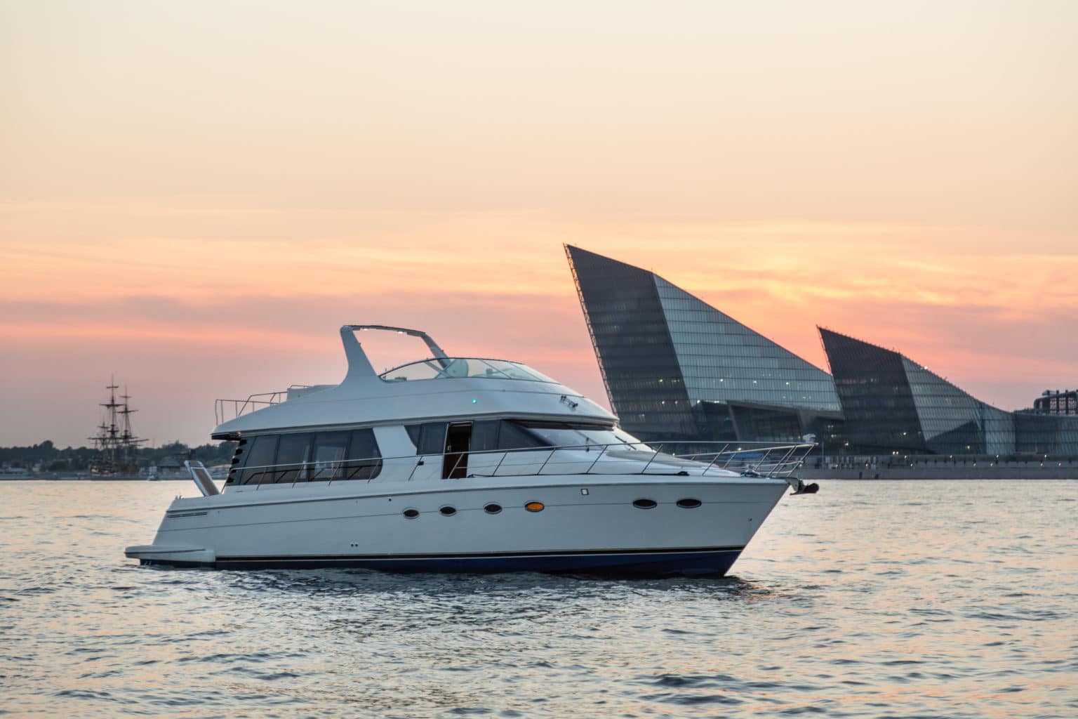 Аренда яхты в Санкт-Петербурге | RentBoatSpb