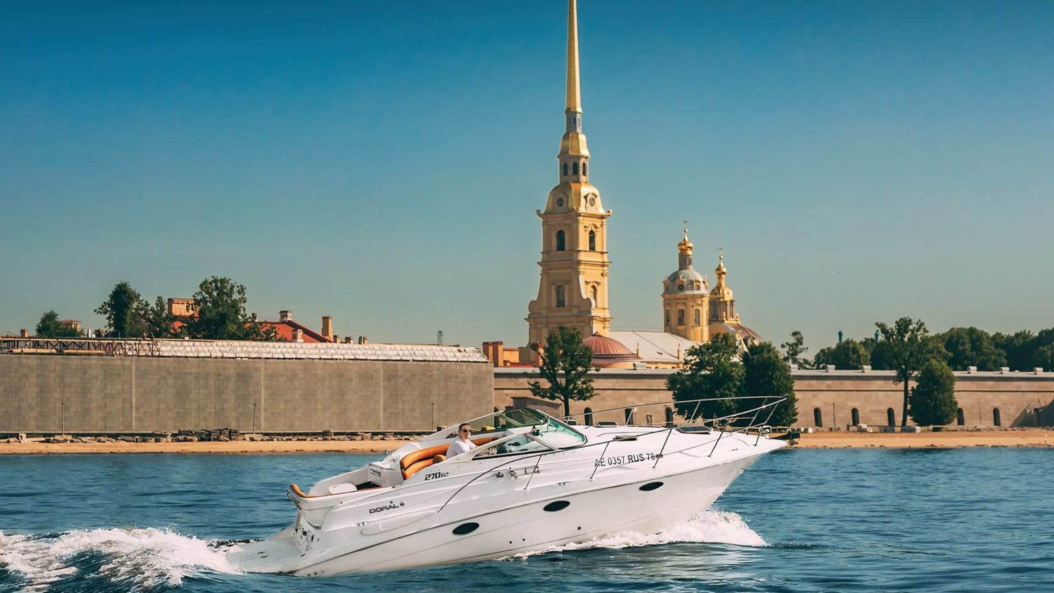 Аренда катера Doral